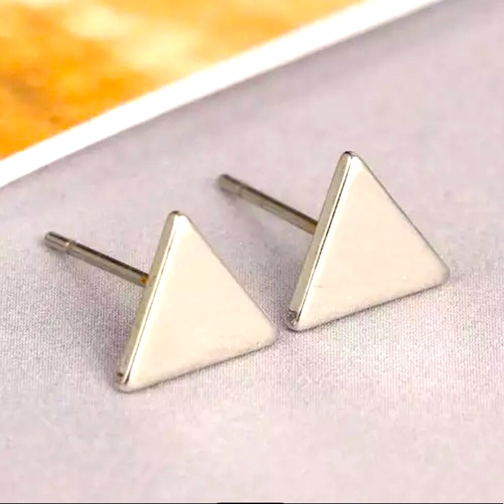 ⚜️[𝟯/$𝟭𝟴]⚜️Silver Triangle Simple Earrings NEW - Picture 4 of 9